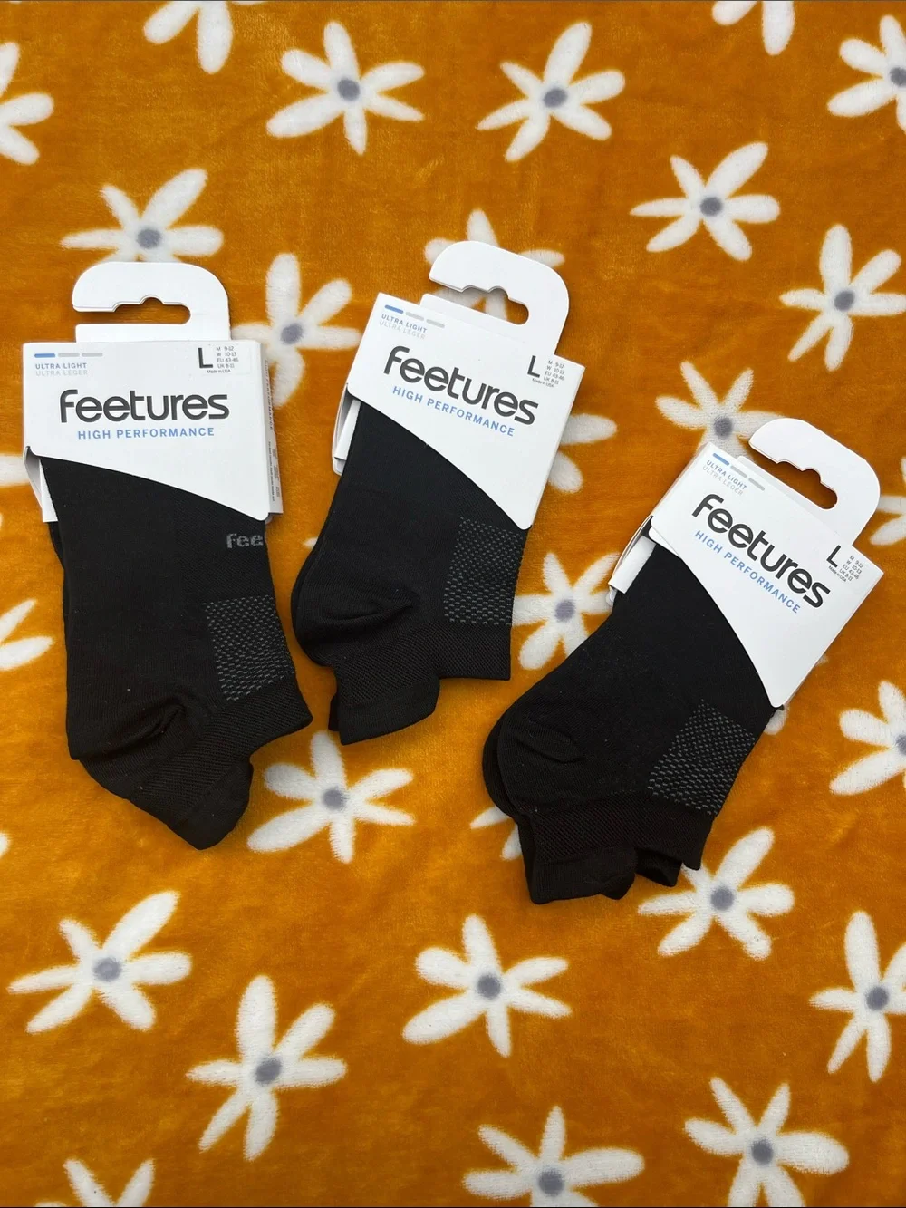3 Pair Brand New feetures Unisex High Performance Ultra Light Low-Cut Tab Socks